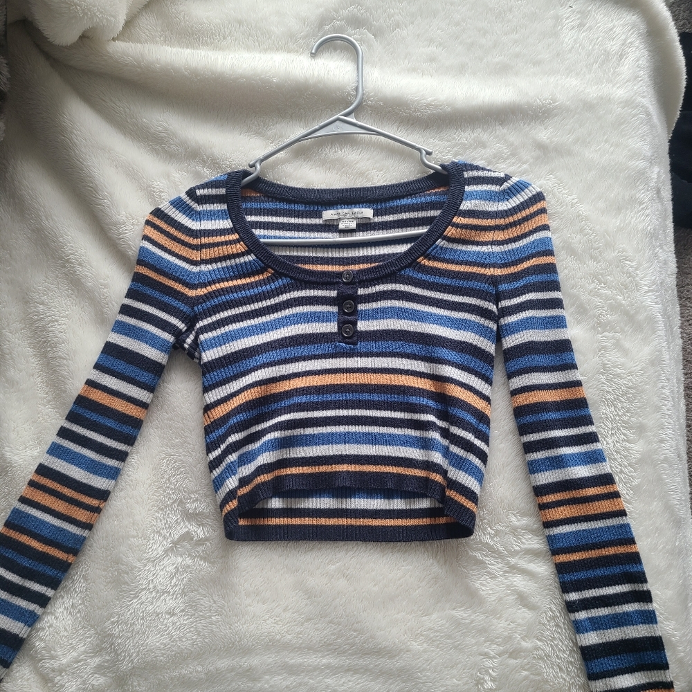 Long sleeve crop top